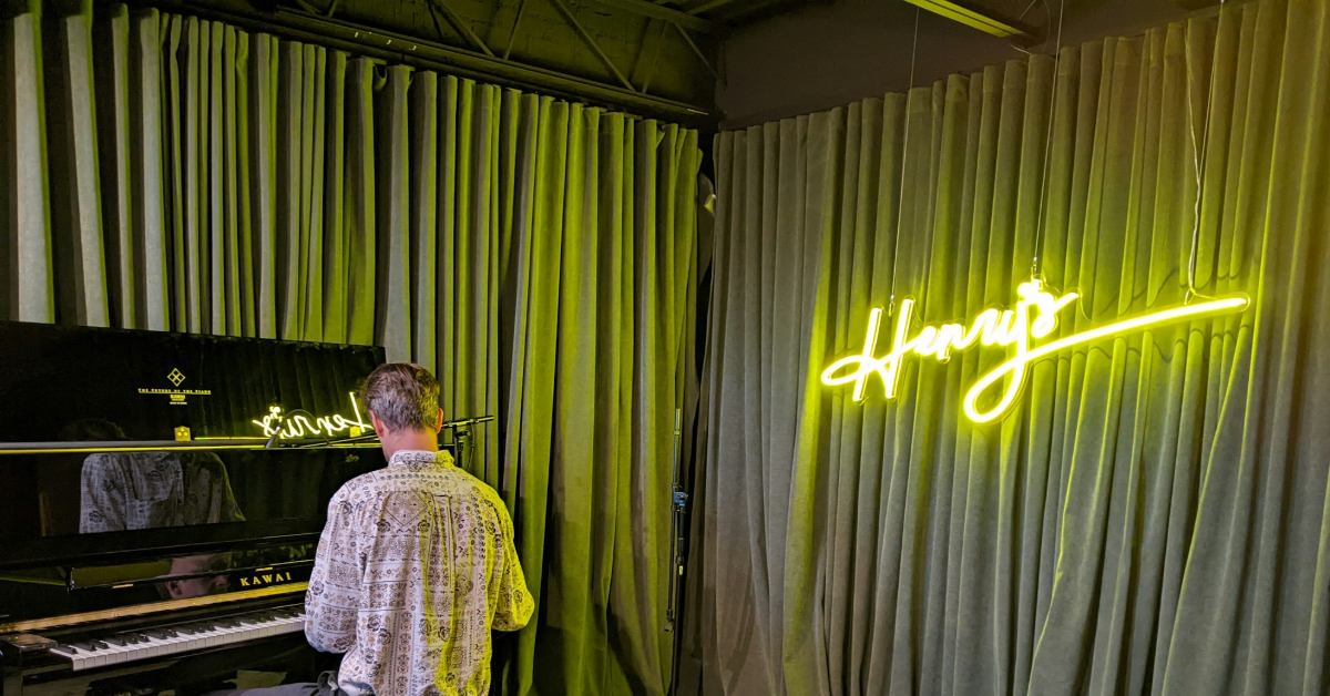 Henry’s On James
